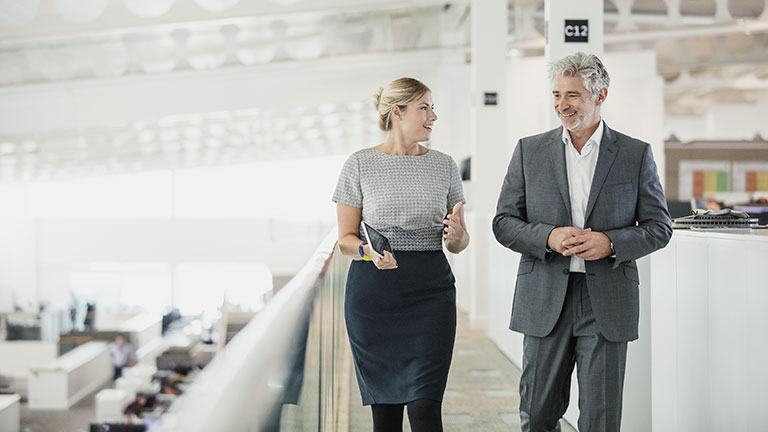 Hoe helpt workforce management-software je bedrijf met compliance?